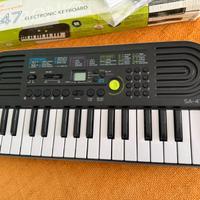 Pianola Casio SA-47 per scuola media + 6 batterie