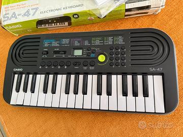 Pianola Casio SA-47 per scuola media + 6 batterie