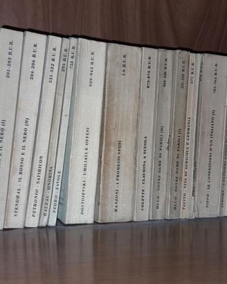 Trentadue volumi Biblioteca Universale Rizzoli