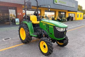 Trattore compatto John Deere 3038E