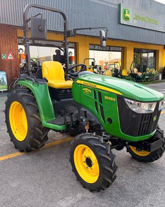 Trattore compatto John Deere 3038E