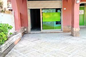 Locale Commerciale di mq 85 più esterno