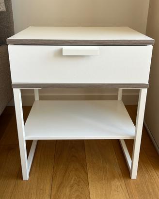 Comodino bianco IKEA modello Trysil