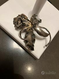 Spilla retro raffigurante orchidea