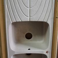 Lavello cucina con doppia vasca e sgocciolatoio