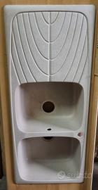 Lavello cucina con doppia vasca e sgocciolatoio