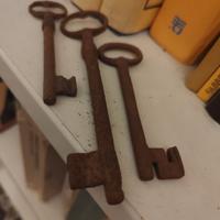 Antiche chiavi in ferro. Lotto 