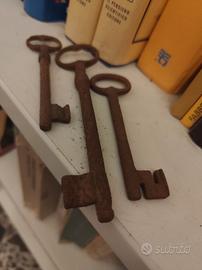 Antiche chiavi in ferro. Lotto 