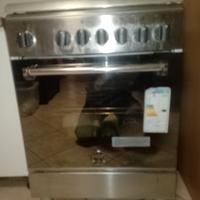 piano cottura fornello e forno. 