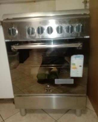 piano cottura fornello e forno. 
