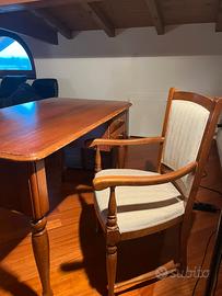 Scrivania in legno massello con sedia coordinata