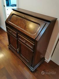 Mobile antico con scrittoio a ribalta