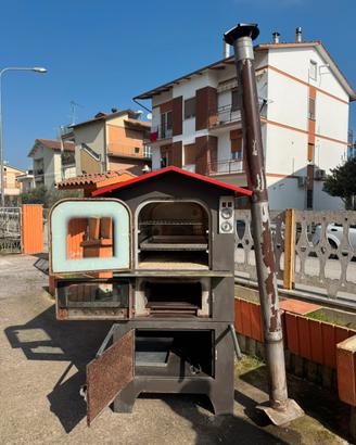 Forno a legna da esterno con canna fumaria