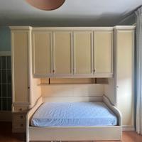 Mobile da camera con letto