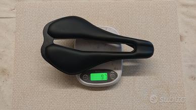 Sella ultraleggera in carbonio 97g
