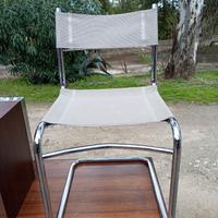 Sedia con struttura in metallo