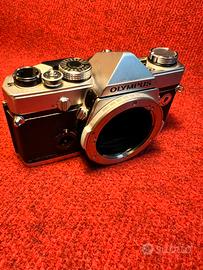 OLYMPUS OM-1