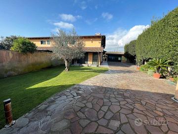 Villa di 80 m² con 3 locali e box auto doppio a Fi