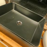 lavabo da appoggio nero