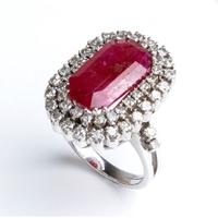 Anello con rubino non scaldato e diamanti
