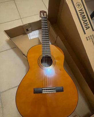 Chitarra classica Yamaha C40 completa di accessori