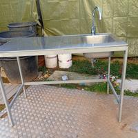 Lavandino in acciaio