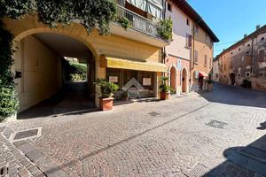 NEGOZIO A MANERBA DEL GARDA