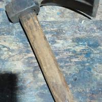 ascia per giardinaggio