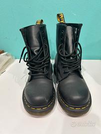 Stivali donna, Dottor Martens, numero 37