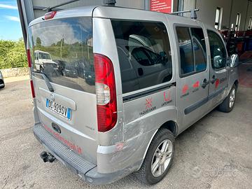 Fiat Doblo 1,9 - 5 posti - gancio traino