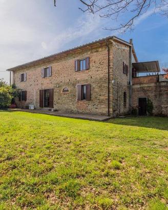 Affascinante Casa Colonica in Stile Toscano