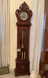 Orologio a pendolo a colonna