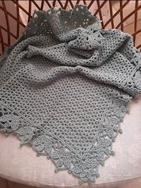 Copertina neonato fatta a mano all’uncinetto