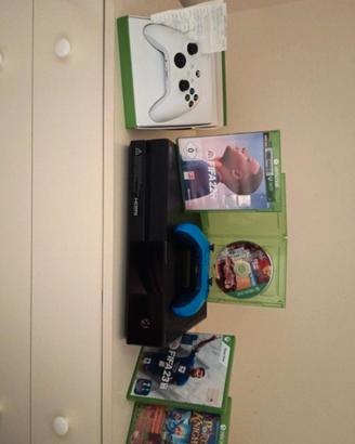 Xbox One 2 joystick 4 giochi 