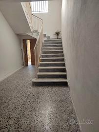 Semindipendente con cortile in centro