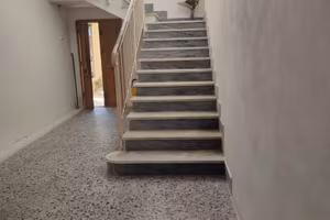 Semindipendente con cortile in centro