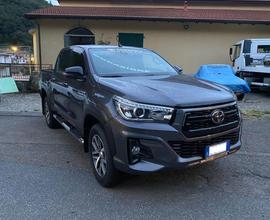 TOYOTA Hilux Style