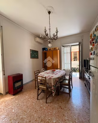 3 LOCALI A GRUMO NEVANO