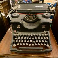 Macchina da scrivere olivetti m40