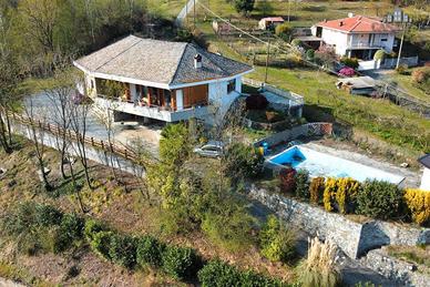 Villa indipendente con due alloggi, ampio giardino