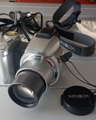 Minolta Z1 ZOOM 40X macro 4 cm CCD PERFETTA