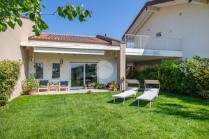 VILLA A SCHIERA A COSTERMANO