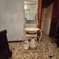 mobile da bagno antico