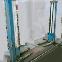 Ponte sollevatore auto.