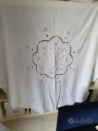 tovaglia rotonda ricamata vintage 