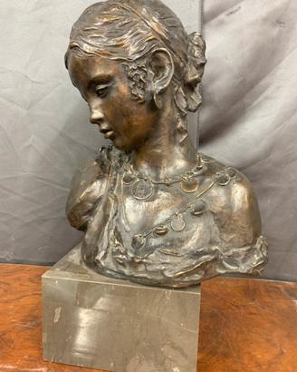 Scultura in bronzo su base in marmo