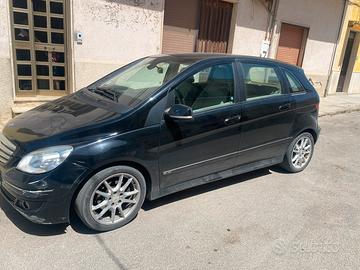 Mercedes B200