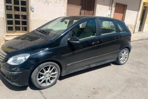 Mercedes B200