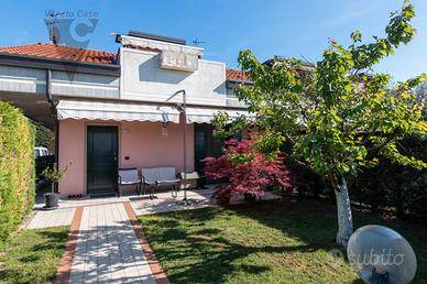 Roncaglia - porzione di testa di villa a schiera