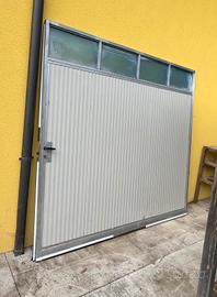 Portone scorrevole coibentato per garage